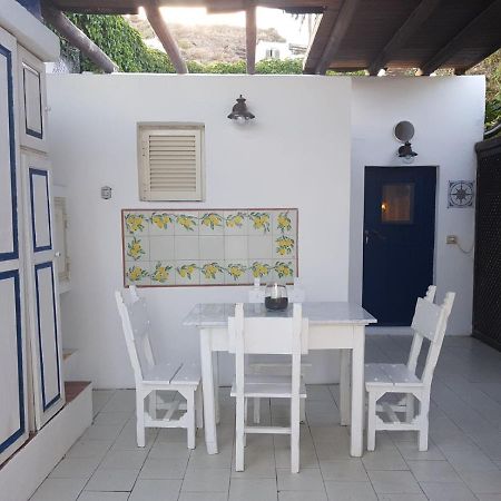 Con I Piedi Nell'Acqua Apartment Stromboli Bagian luar foto