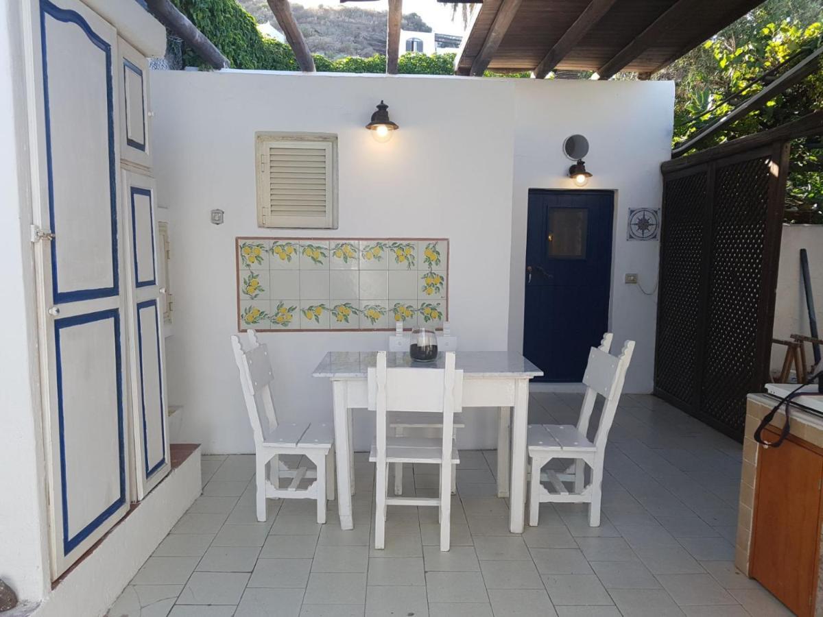 Con I Piedi Nell'Acqua Apartment Stromboli Bagian luar foto