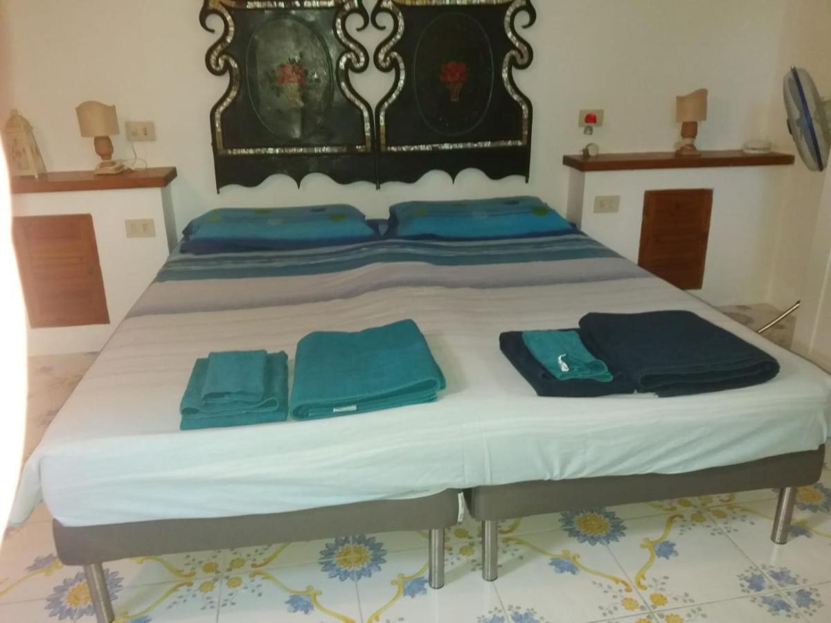 Con I Piedi Nell'Acqua Apartment Stromboli Bagian luar foto