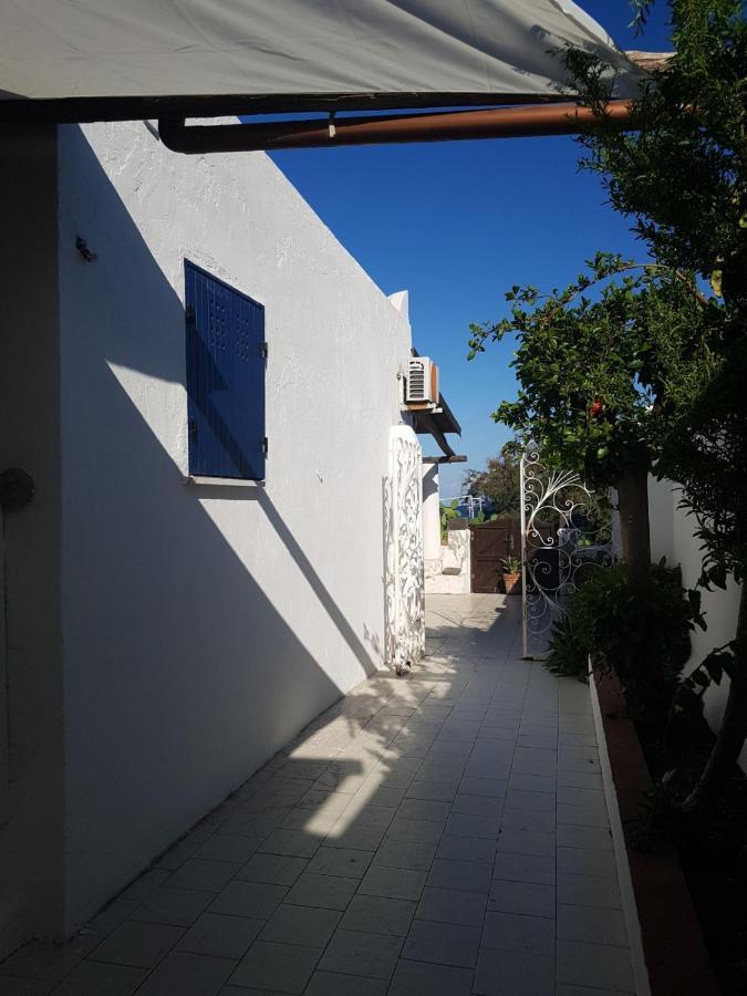 Con I Piedi Nell'Acqua Apartment Stromboli Bagian luar foto