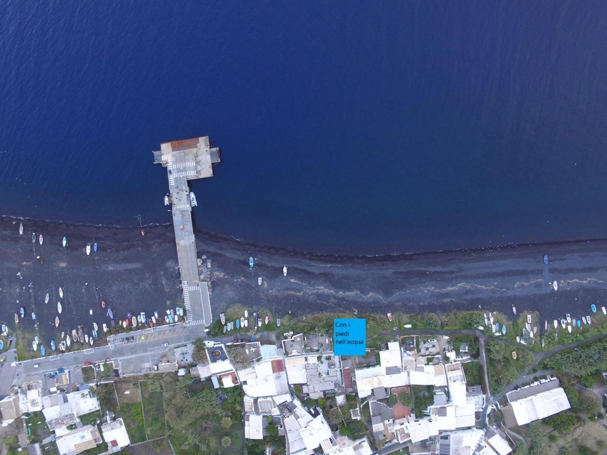 Con I Piedi Nell'Acqua Apartment Stromboli Bagian luar foto