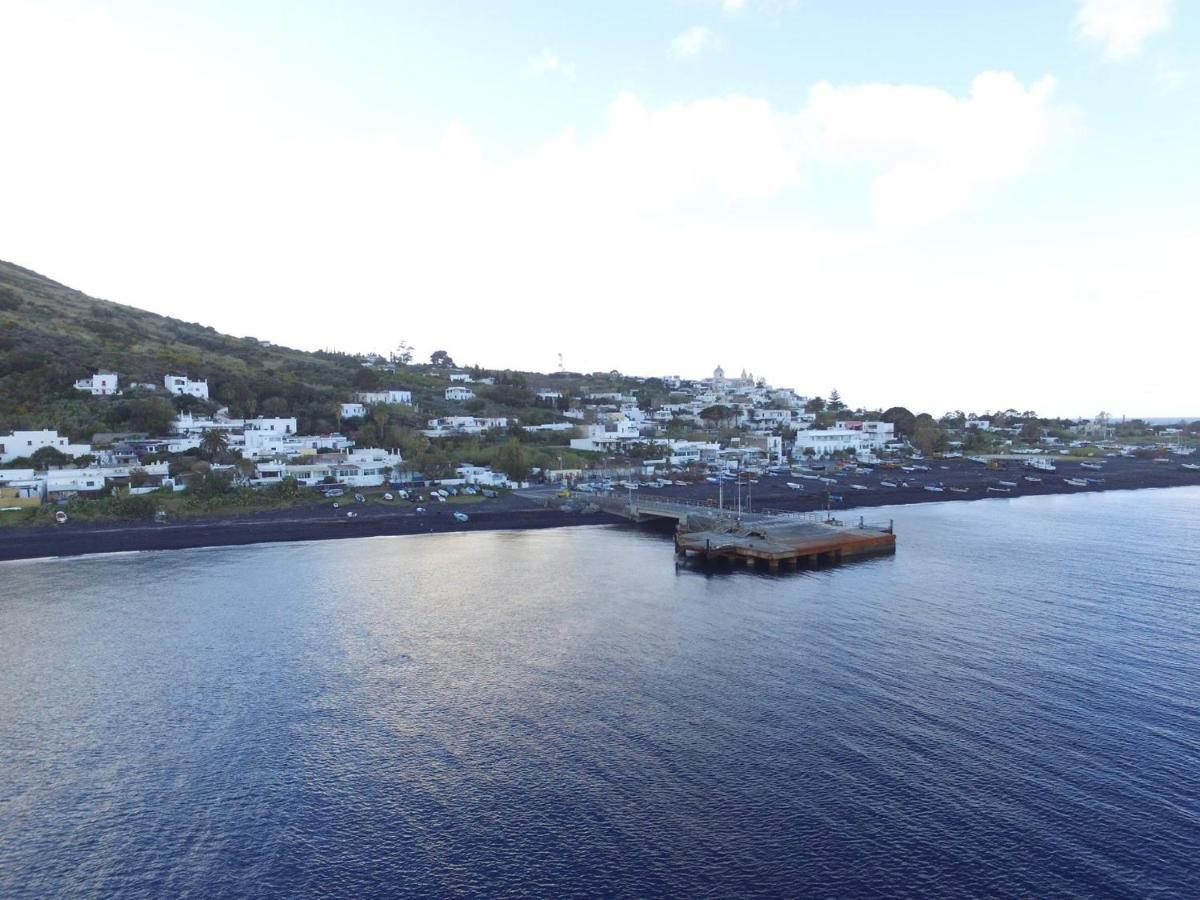 Con I Piedi Nell'Acqua Apartment Stromboli Bagian luar foto